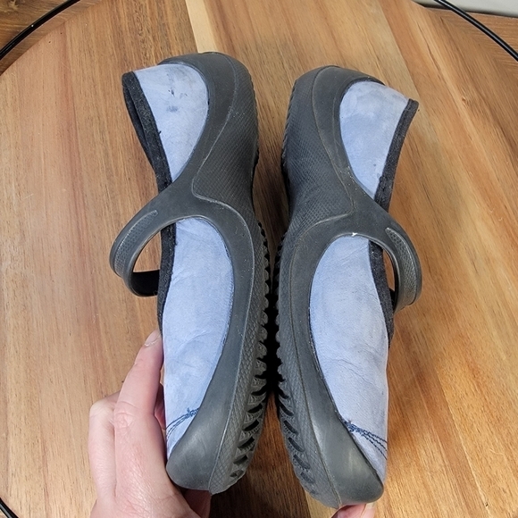 CROCS Mary Janes Blue Nubuck Leather Wrapped Shoes Flats Comfy Size 6 - Picture 11 of 17